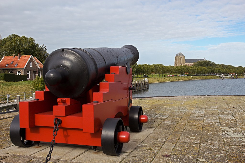 historisch meer stadhuis toerisme toeristisch veere veerse meer walcheren zeeuwse delta boten haven jachthaven strand korenmolen molen zeeland grote kerk hdr